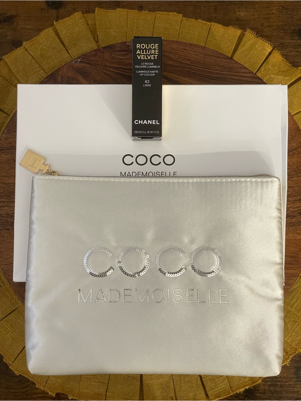 💄 CHANEL Rouge Allure Velvet Lipstick 62 Libre + Coco Mademoiselle Pouch Set 🤍